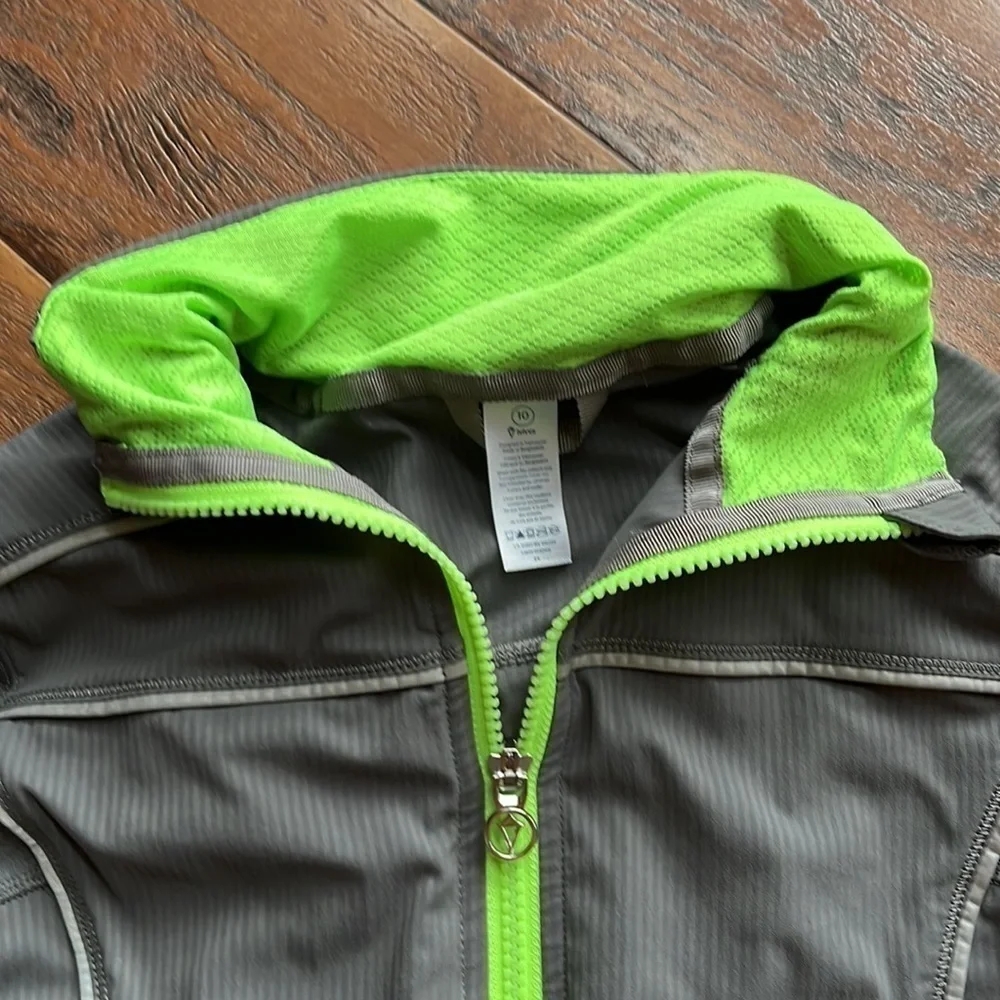 - Ivivva Nylon Zip Up Jacket -Size 10. NWOT (Lululemon)